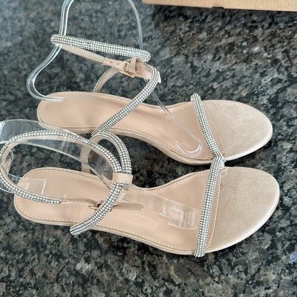 Embellished rhinestone Ankle strap 3” heel sandal NIB - Picture 7 of 12